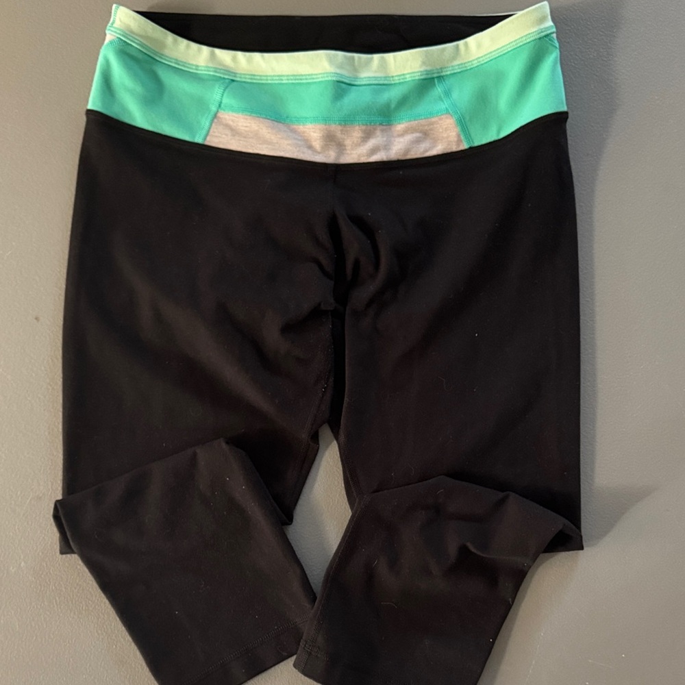Lululemon size M/L capri leggings